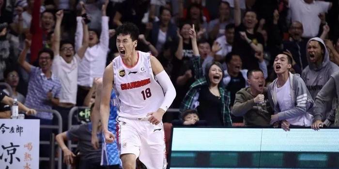  库里三分雨浇灭热火连胜势头  