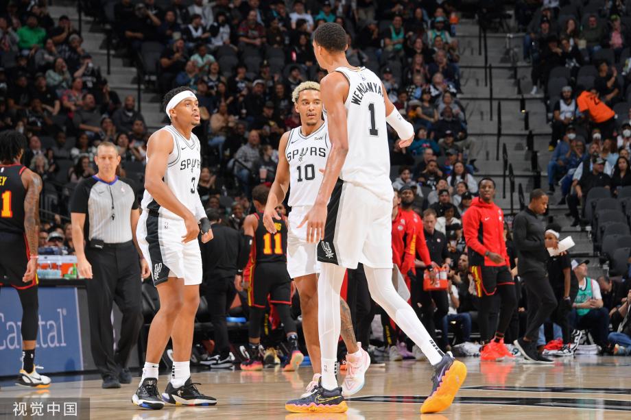  特雷杨45分老鹰险胜尼克斯  