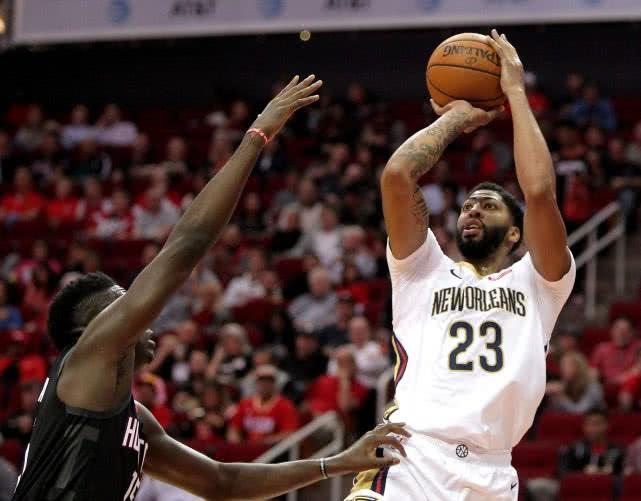  瓦兰丘纳斯20+20虐筐，鹈鹕双塔打爆火箭内线